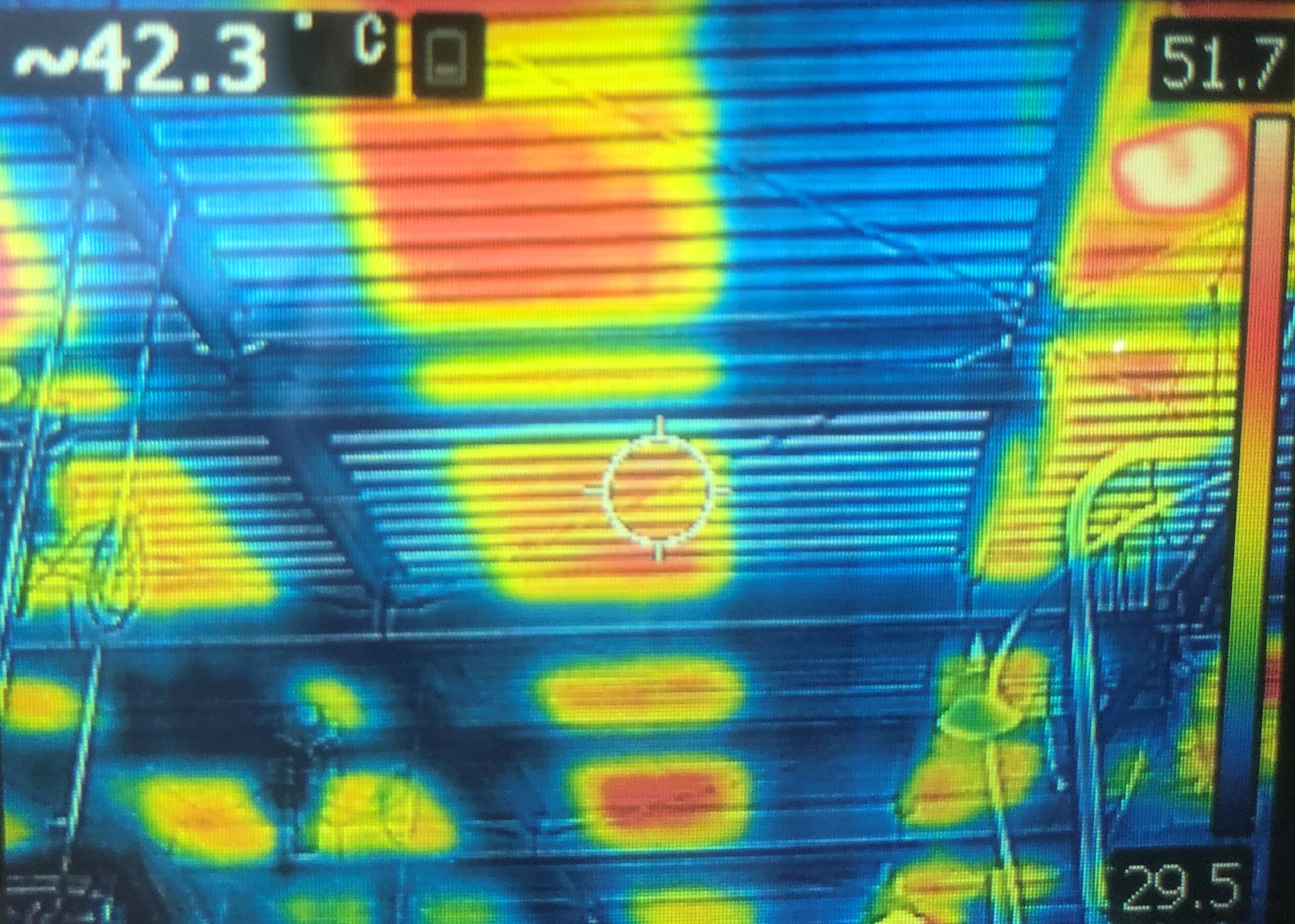 スレート屋根カバー工法施工中