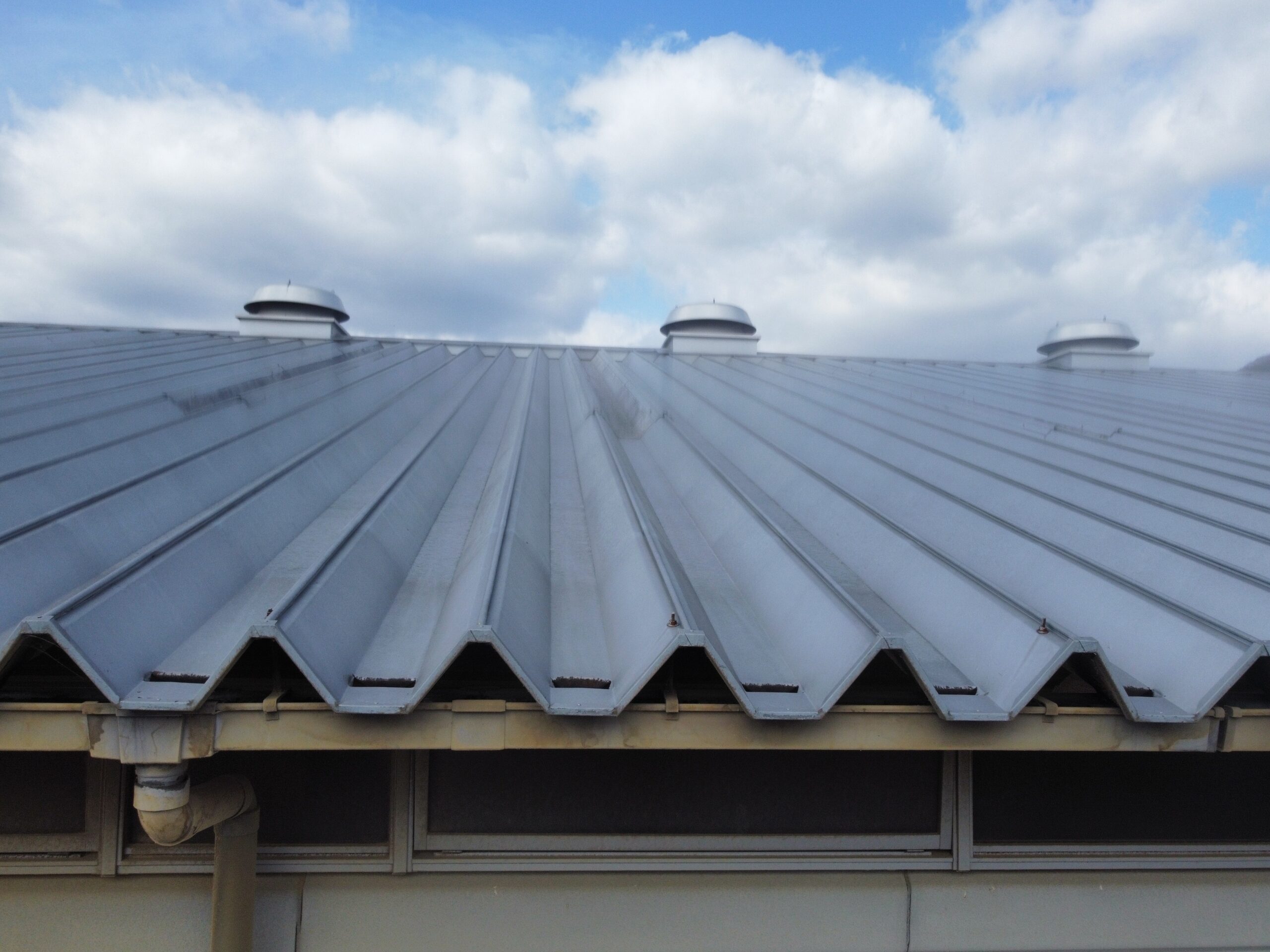 日陰式遮熱資材　ルーフシェード施工前