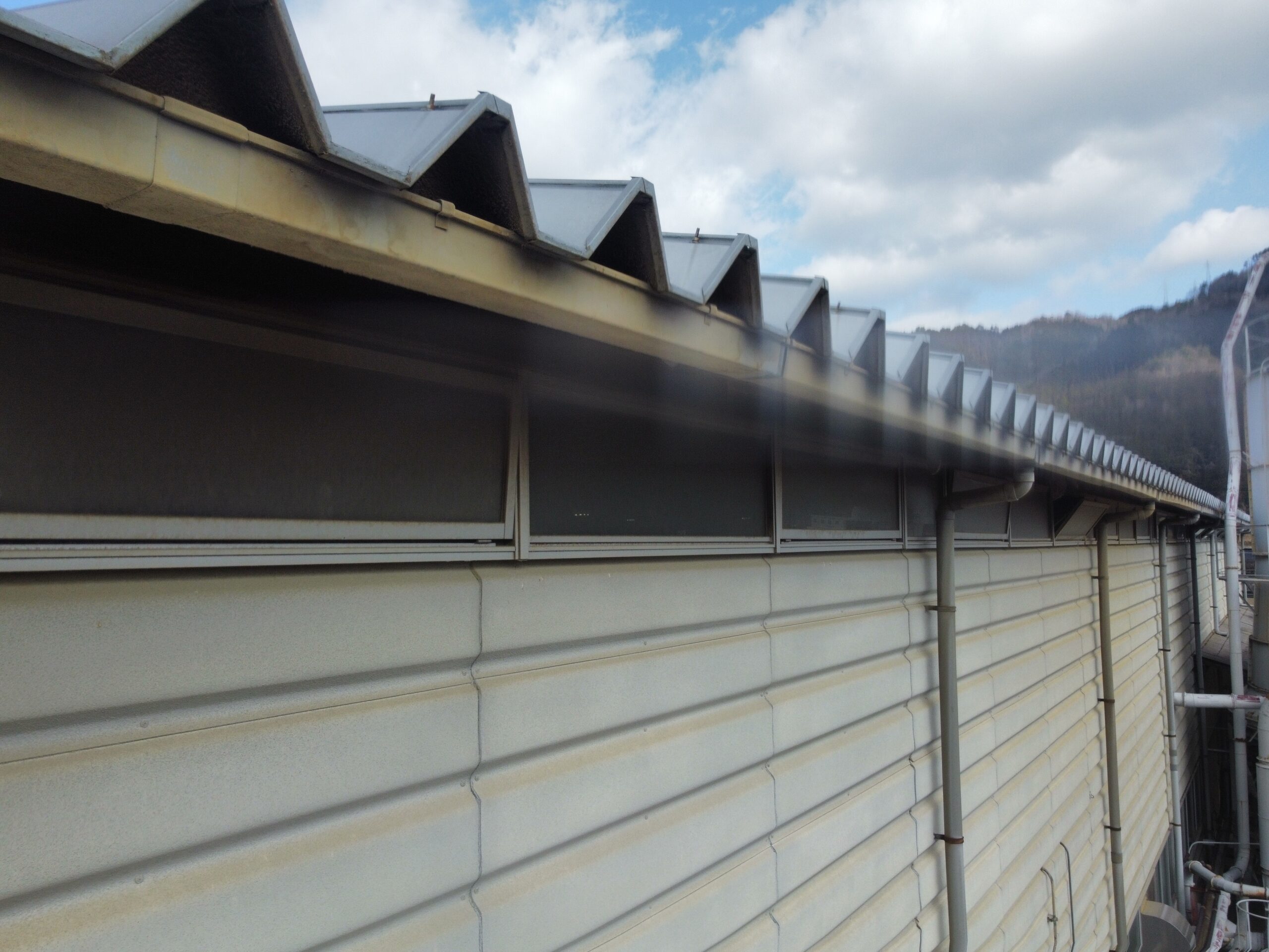 日陰式遮熱資材　ルーフシェード施工前