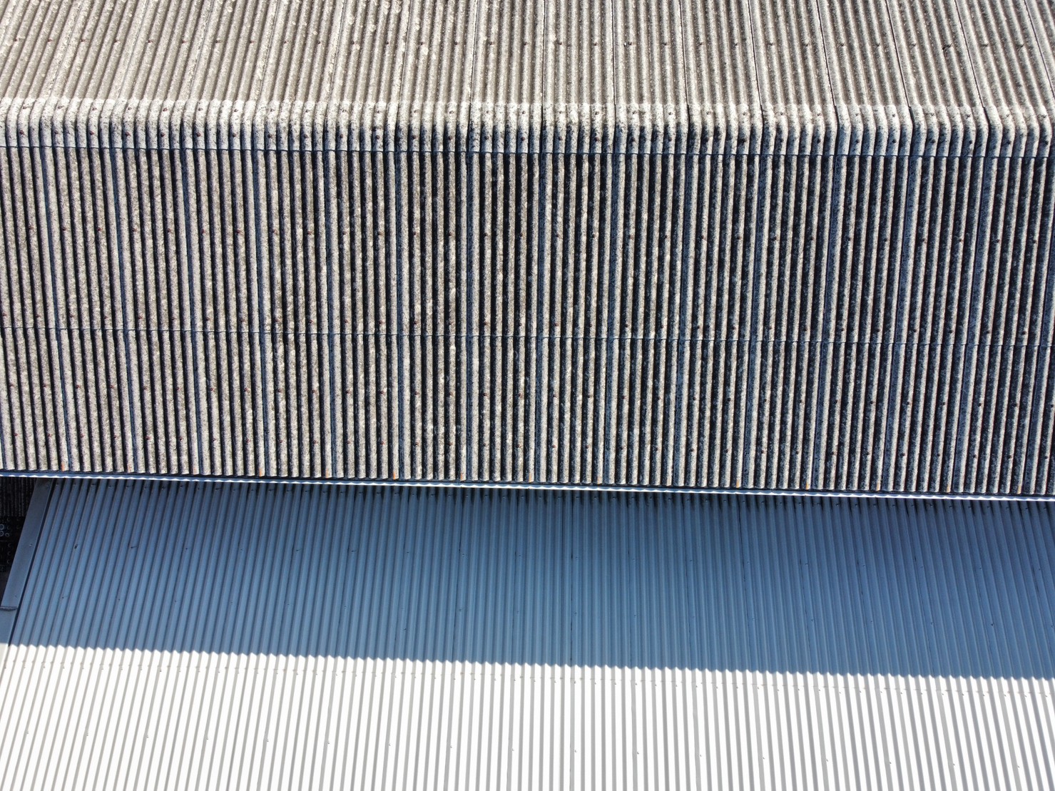 劣化したスレート屋根