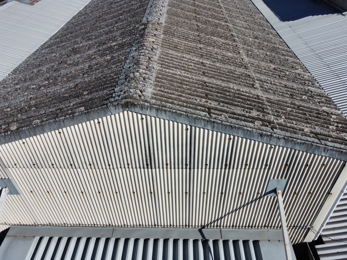 経年劣化したスレート屋根