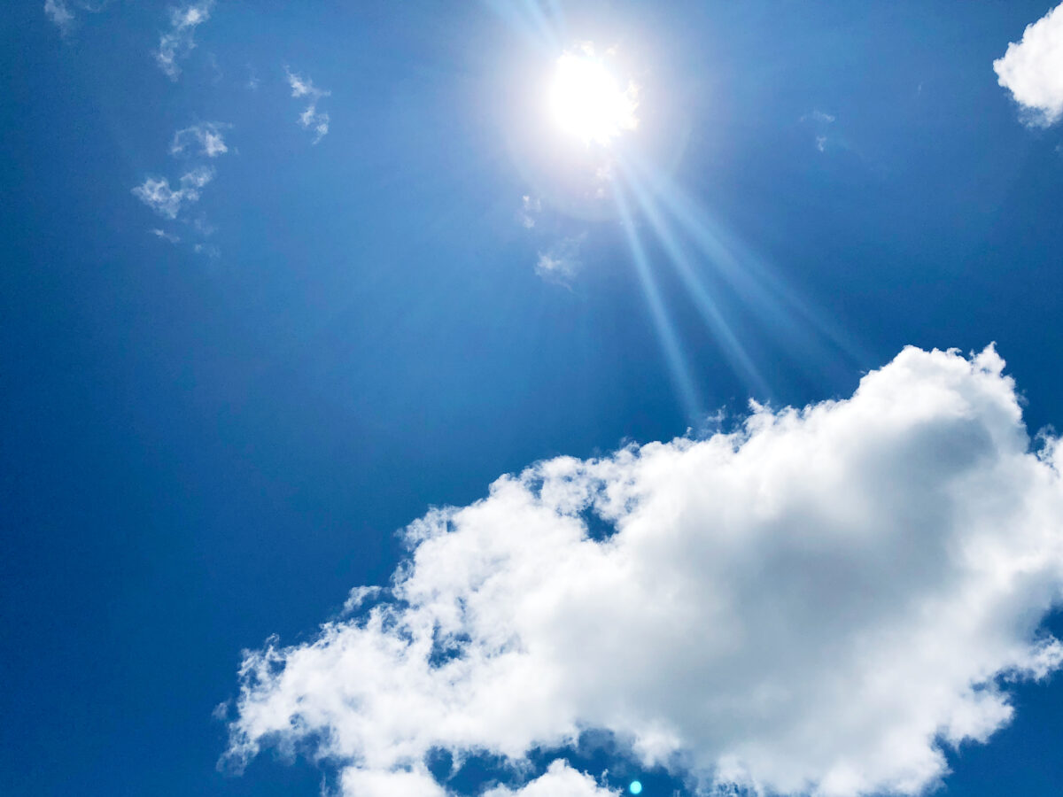 晴れの日　空　太陽