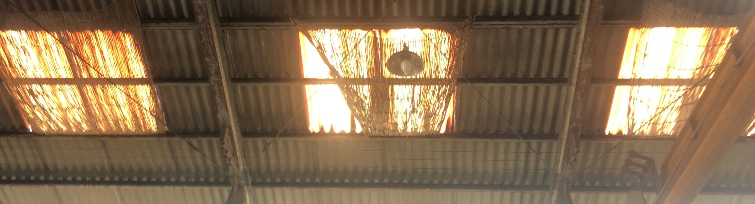 明り取り　三連