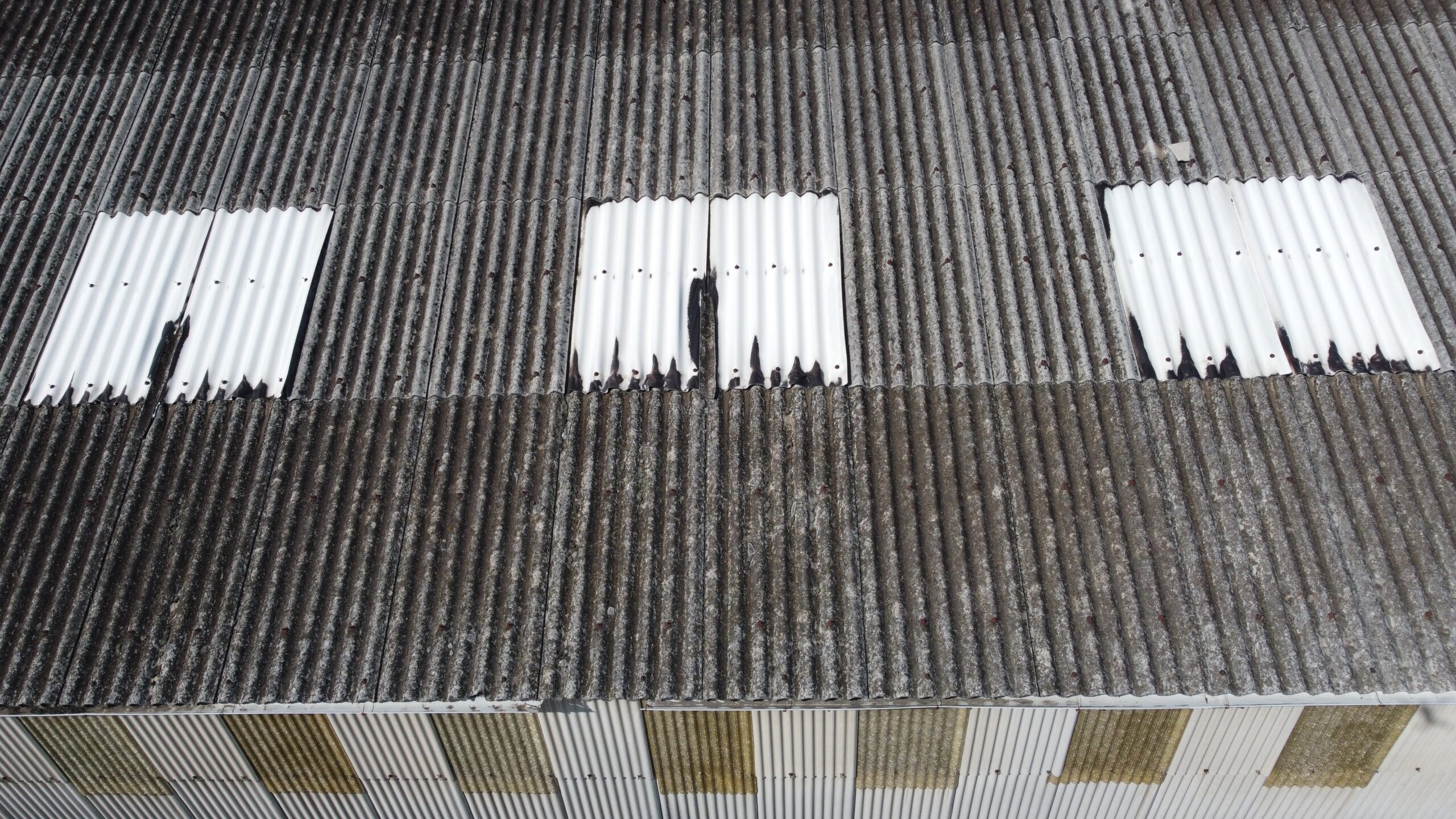 明り取り三連　外側