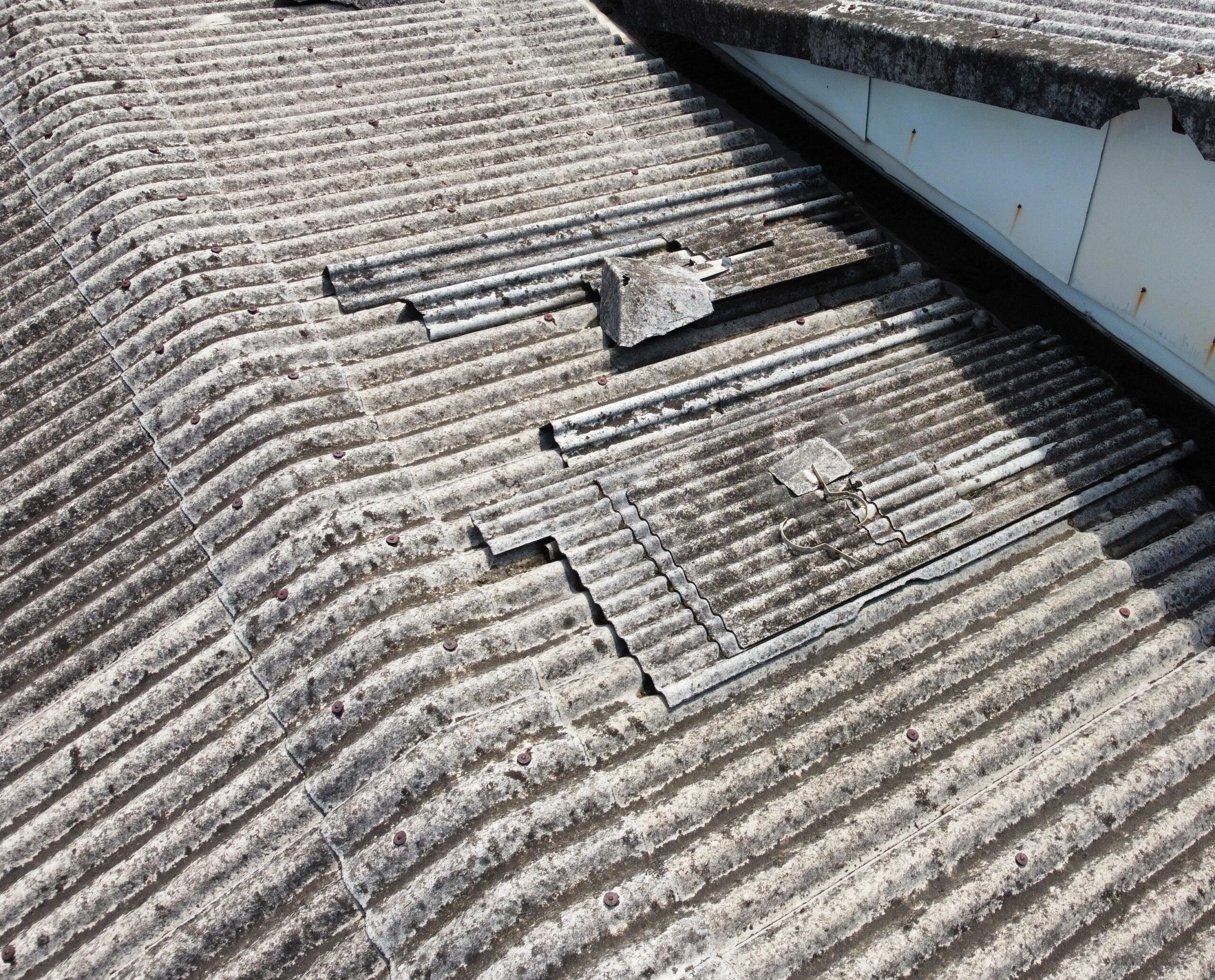 スレート屋根　修繕跡