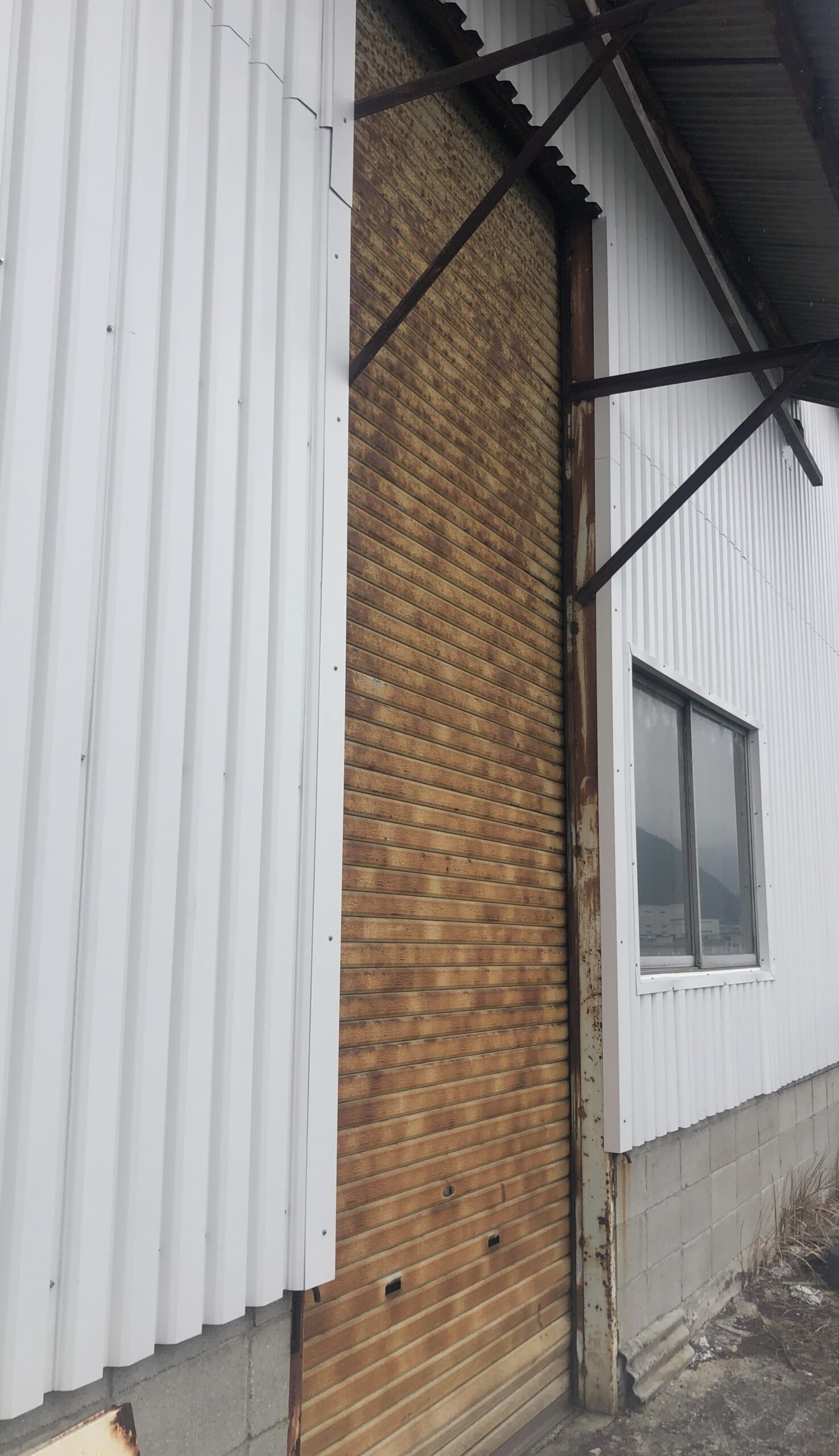 シャッター　塗装前