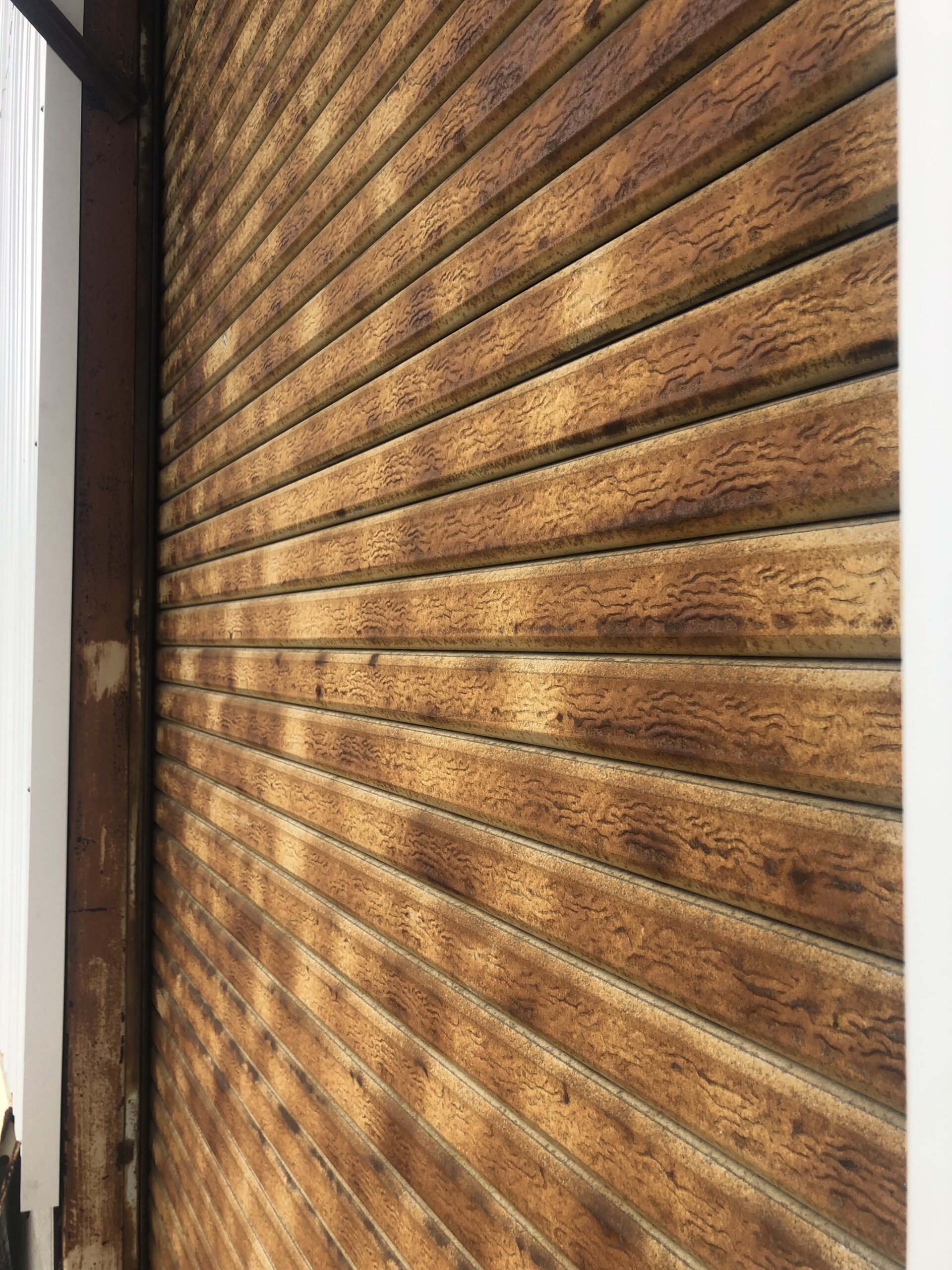 シャッター　塗装前　近