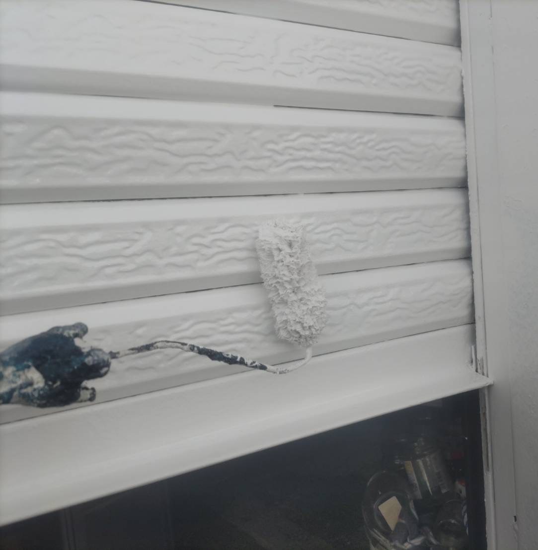 シャッター　塗装中